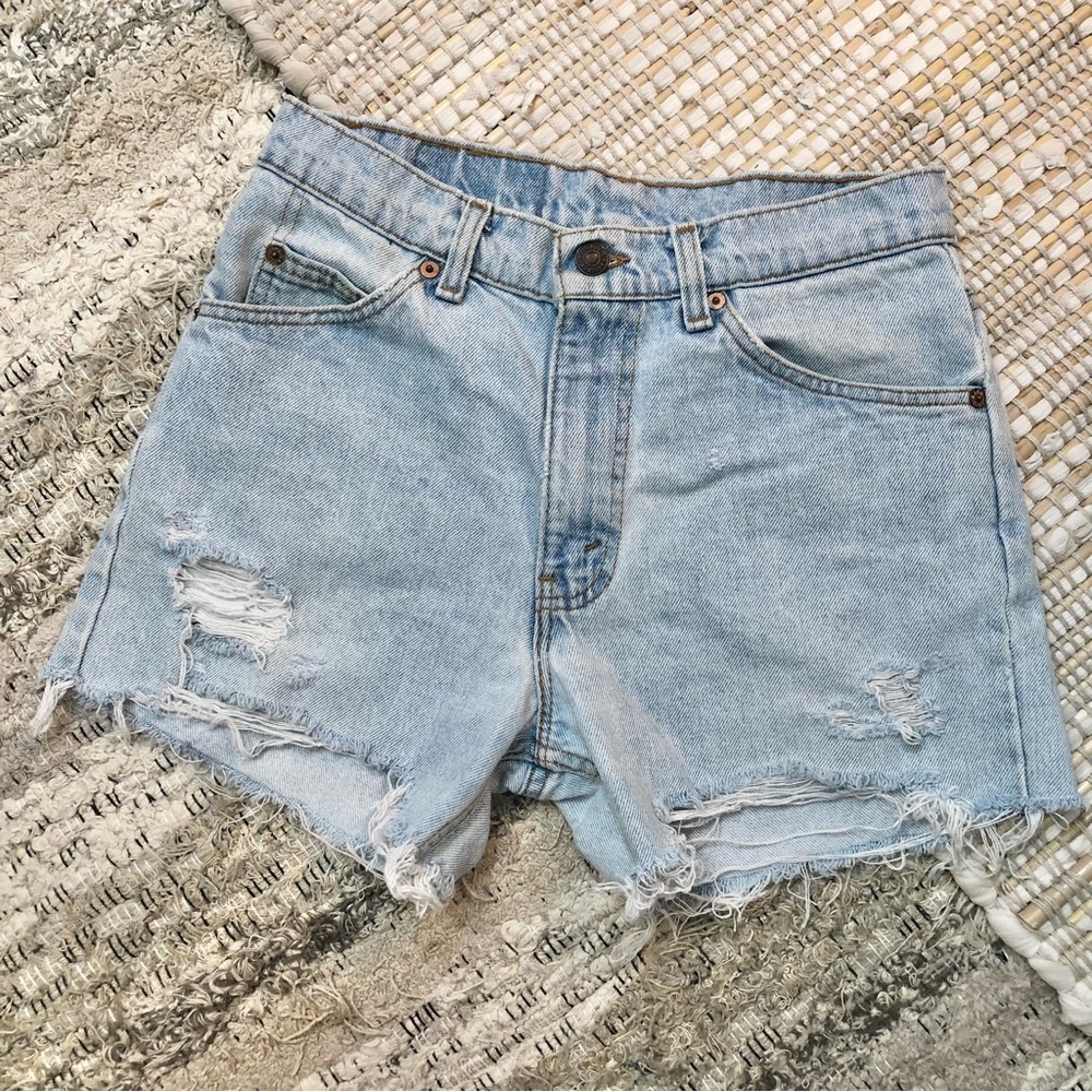 Vintage Levi’s Light Wash Cut Off Denim Shorts